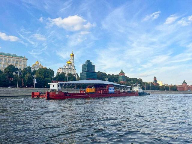 В Москву мост доставили по Москва-реке - фото 1