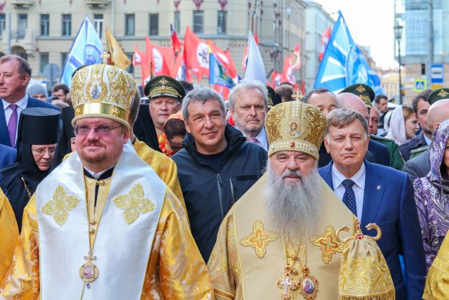 Праздничный Крестный ход в честь перенесения мощей Александра Невского - фото 1