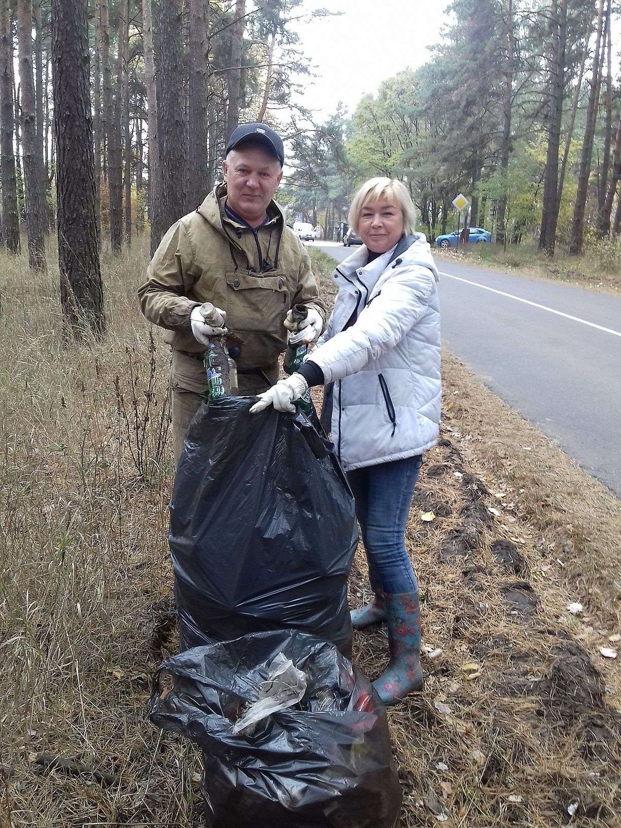 В рамках акции «Сохраним лес» волонтеры очищают курский лес от мусора - фото 1