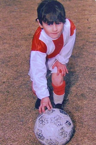 Лионнель Месси и 4 "золотых мяча" некогда аргентинского мальчишки - фото 4
