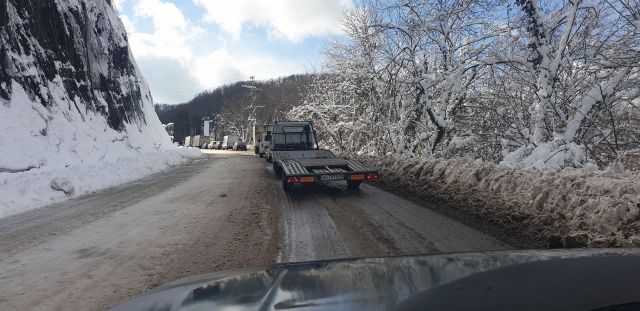 Снег выявил безответственность коммунальных и дорожных служб в Туапсе - фото 1